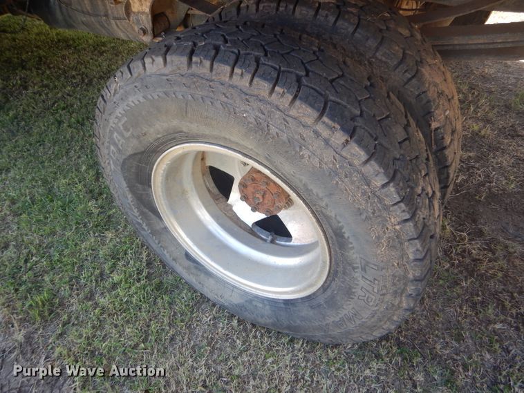 image for item DD4503 1999 Ford F350 Super Duty Crew Cab flatbed pickup truck