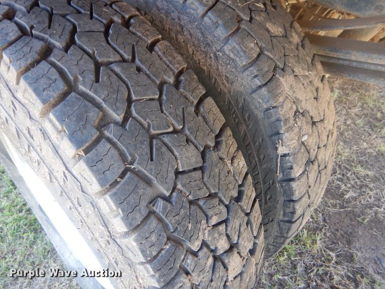 image for item DD4503 1999 Ford F350 Super Duty Crew Cab flatbed pickup truck