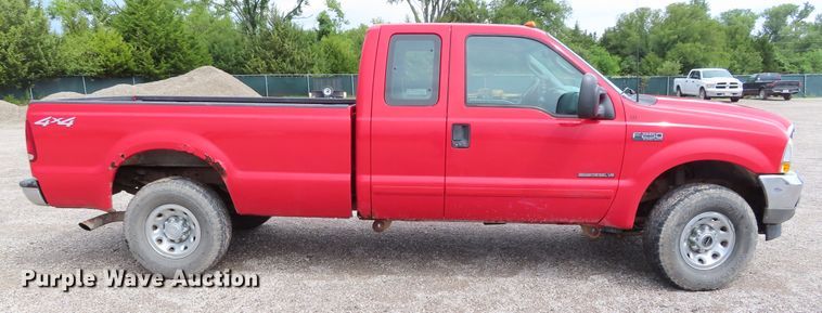 image for item DD6382 2003 Ford F250 Super Duty SuperCab pickup truck