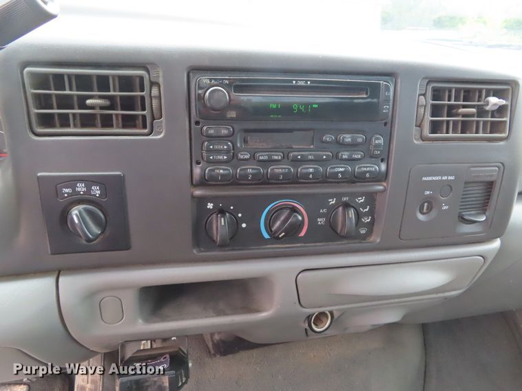 image for item DD6382 2003 Ford F250 Super Duty SuperCab pickup truck