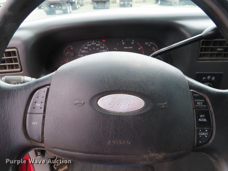 image for item DD6382 2003 Ford F250 Super Duty SuperCab pickup truck