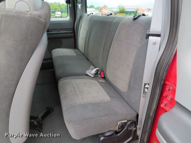 image for item DD6382 2003 Ford F250 Super Duty SuperCab pickup truck