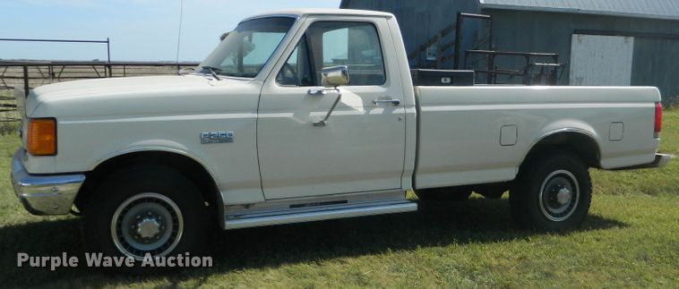 image for item DE4349 1988 Ford F250 pickup truck