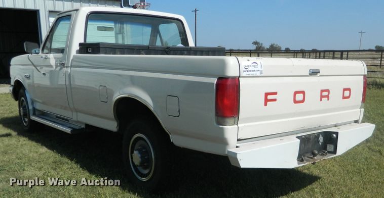image for item DE4349 1988 Ford F250 pickup truck