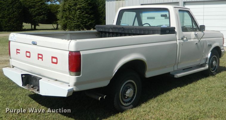 image for item DE4349 1988 Ford F250 pickup truck