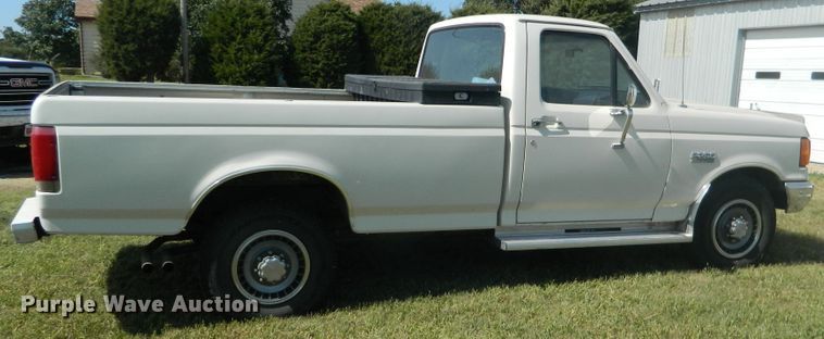 image for item DE4349 1988 Ford F250 pickup truck