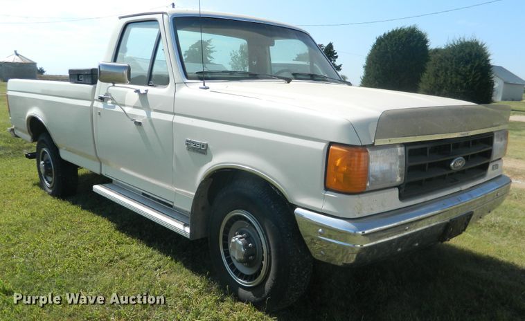 image for item DE4349 1988 Ford F250 pickup truck