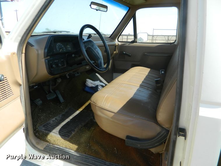 image for item DE4349 1988 Ford F250 pickup truck