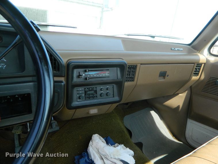 image for item DE4349 1988 Ford F250 pickup truck