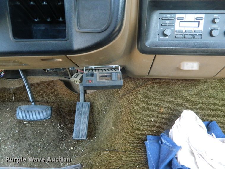 image for item DE4349 1988 Ford F250 pickup truck