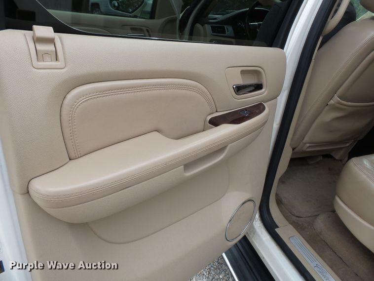 image for item DE7959 2010 Cadillac Escalade ESV SUV