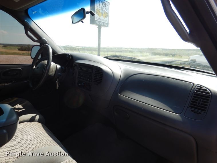 image for item DF2227 2002 Ford F150 SuperCrew pickup truck