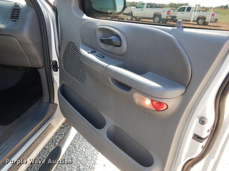 image for item DF2227 2002 Ford F150 SuperCrew pickup truck