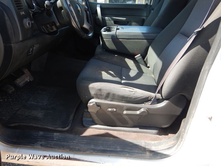 image for item DF2229 2012 Chevrolet Silverado 2500HD LT pickup truck