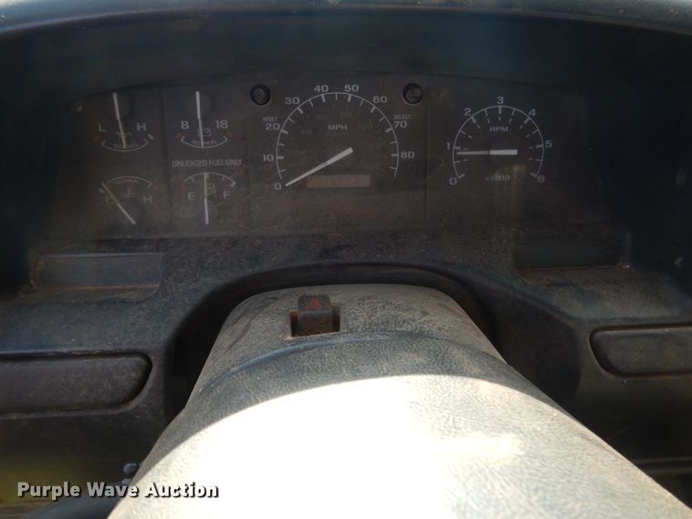 image for item DF2239 1996 Ford F350 XL bale bed pickup truck