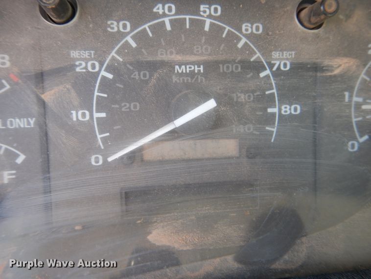 image for item DF2239 1996 Ford F350 XL bale bed pickup truck