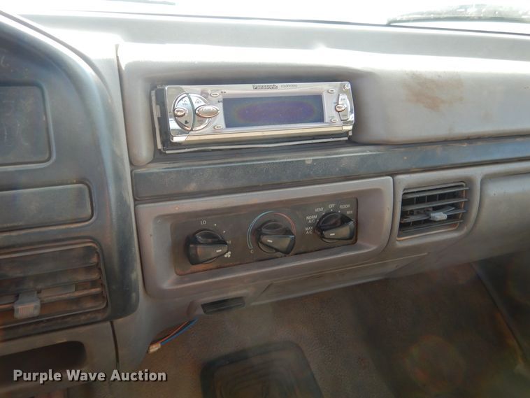 image for item DF2239 1996 Ford F350 XL bale bed pickup truck