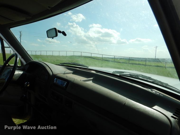 image for item DF2239 1996 Ford F350 XL bale bed pickup truck