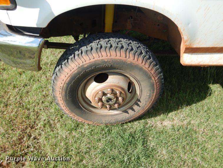 image for item DF2239 1996 Ford F350 XL bale bed pickup truck