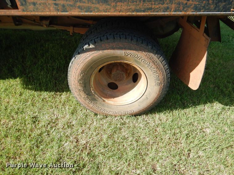 image for item DF2239 1996 Ford F350 XL bale bed pickup truck