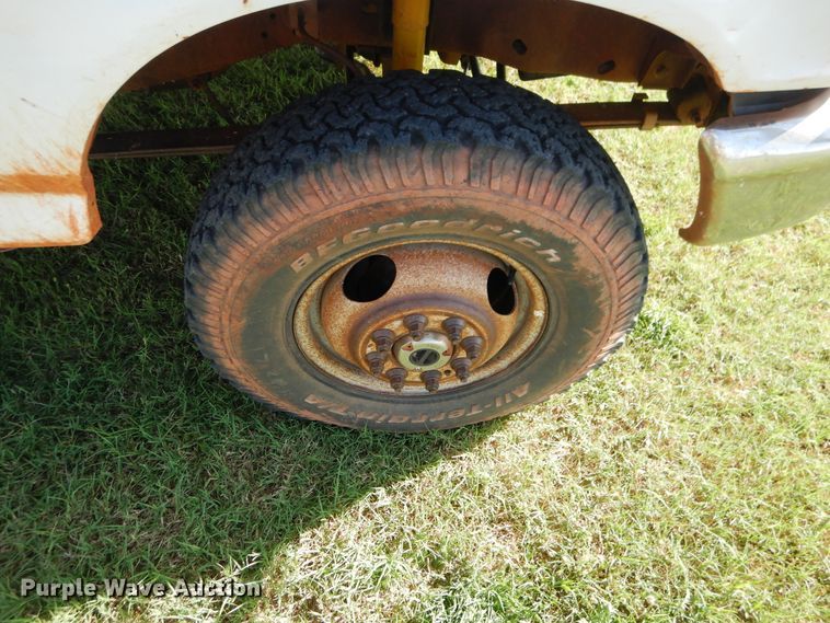 image for item DF2239 1996 Ford F350 XL bale bed pickup truck