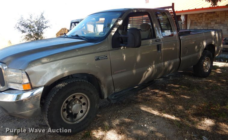 image for item DF2586 2004 Ford F250 Super Duty XLT SuperCab pickup truck