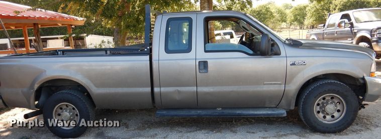 image for item DF2586 2004 Ford F250 Super Duty XLT SuperCab pickup truck