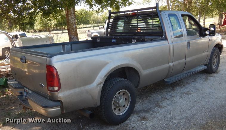 image for item DF2586 2004 Ford F250 Super Duty XLT SuperCab pickup truck