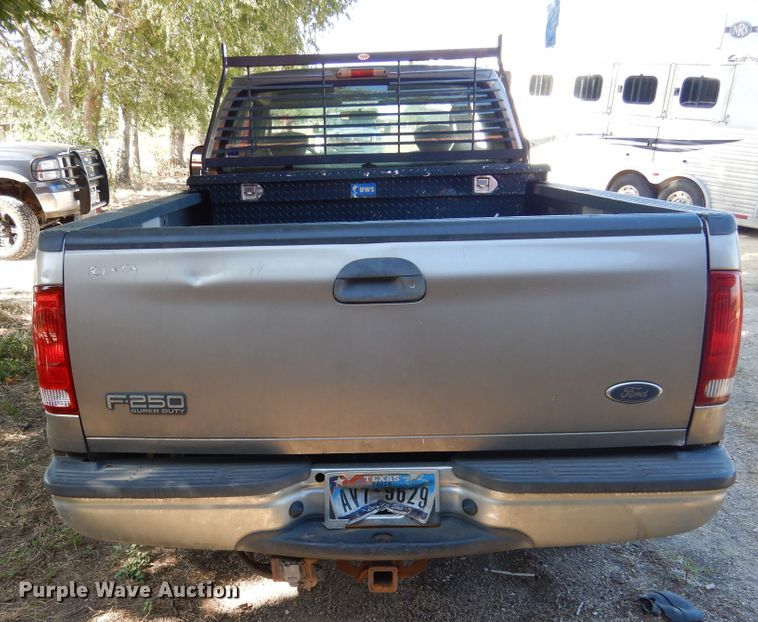 image for item DF2586 2004 Ford F250 Super Duty XLT SuperCab pickup truck