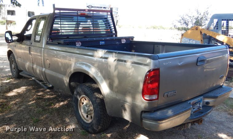 image for item DF2586 2004 Ford F250 Super Duty XLT SuperCab pickup truck