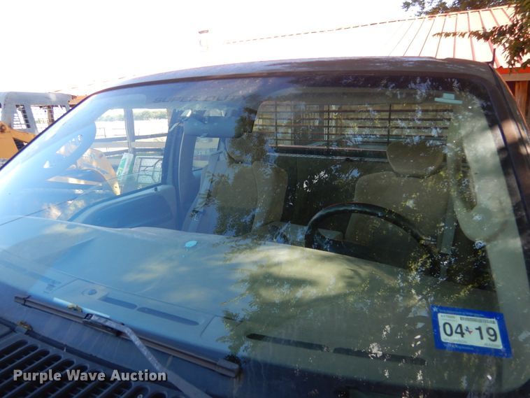 image for item DF2586 2004 Ford F250 Super Duty XLT SuperCab pickup truck