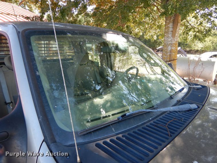 image for item DF2586 2004 Ford F250 Super Duty XLT SuperCab pickup truck