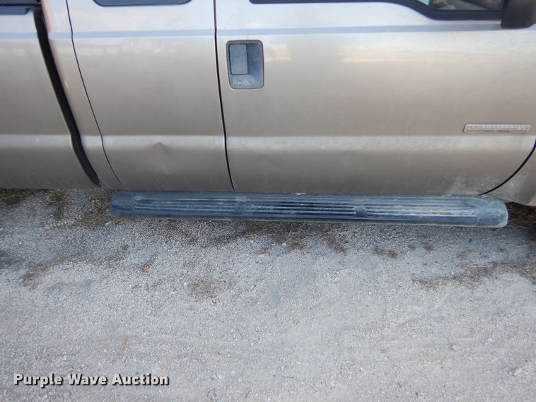 image for item DF2586 2004 Ford F250 Super Duty XLT SuperCab pickup truck