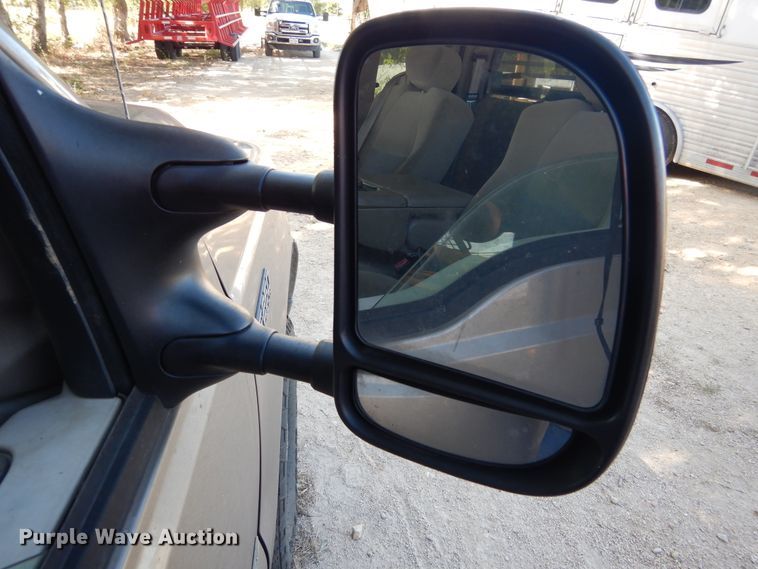 image for item DF2586 2004 Ford F250 Super Duty XLT SuperCab pickup truck