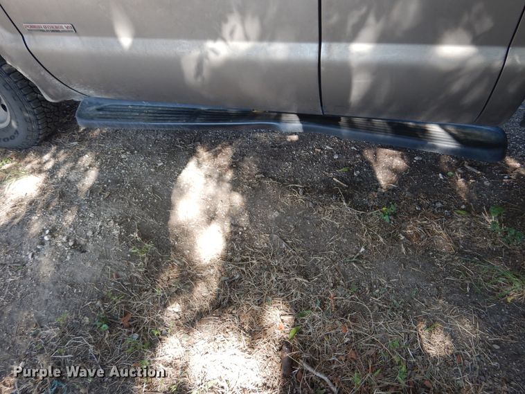 image for item DF2586 2004 Ford F250 Super Duty XLT SuperCab pickup truck