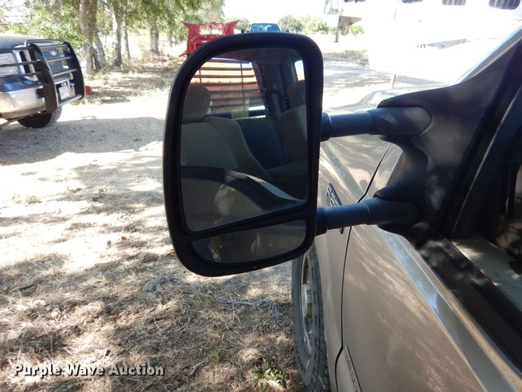 image for item DF2586 2004 Ford F250 Super Duty XLT SuperCab pickup truck