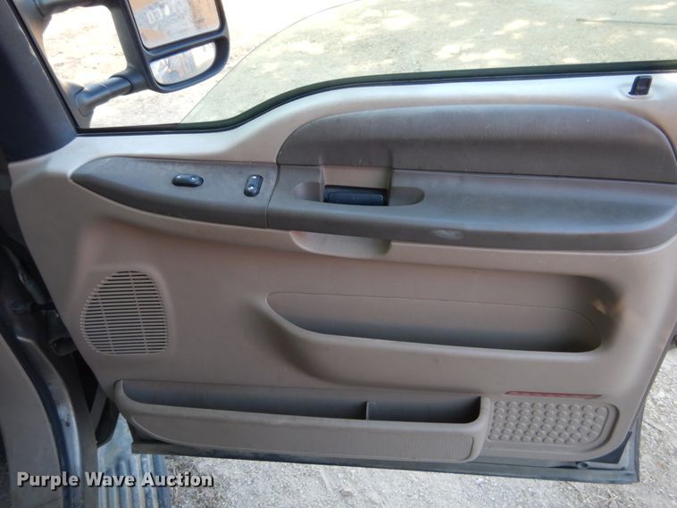 image for item DF2586 2004 Ford F250 Super Duty XLT SuperCab pickup truck