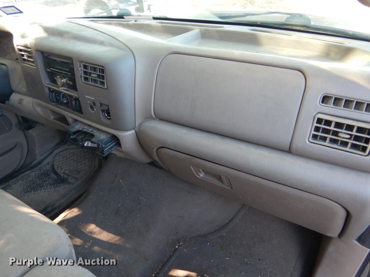 image for item DF2586 2004 Ford F250 Super Duty XLT SuperCab pickup truck