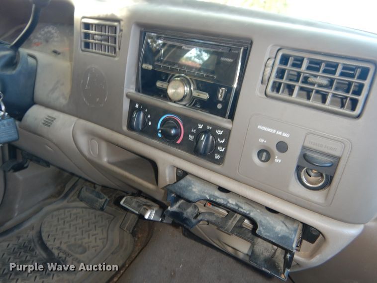 image for item DF2586 2004 Ford F250 Super Duty XLT SuperCab pickup truck