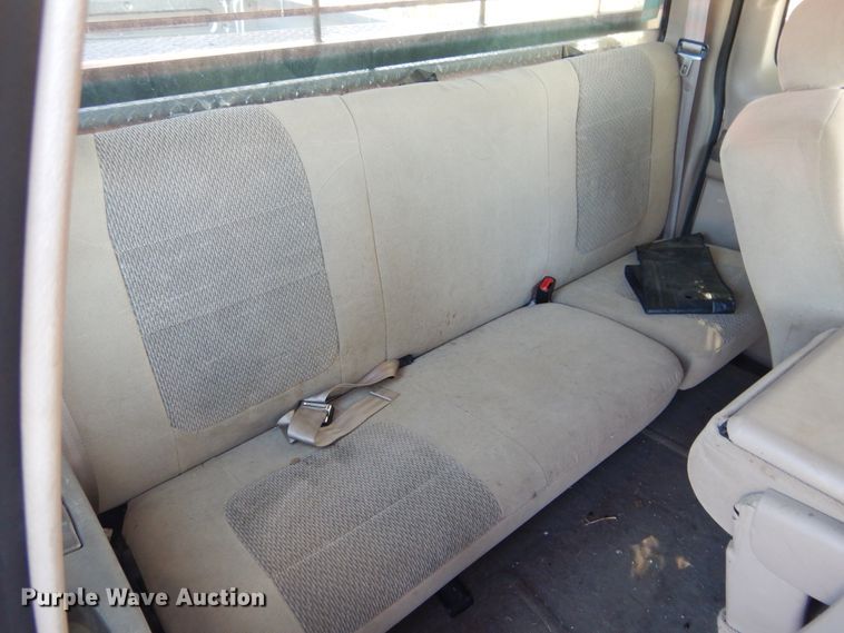 image for item DF2586 2004 Ford F250 Super Duty XLT SuperCab pickup truck