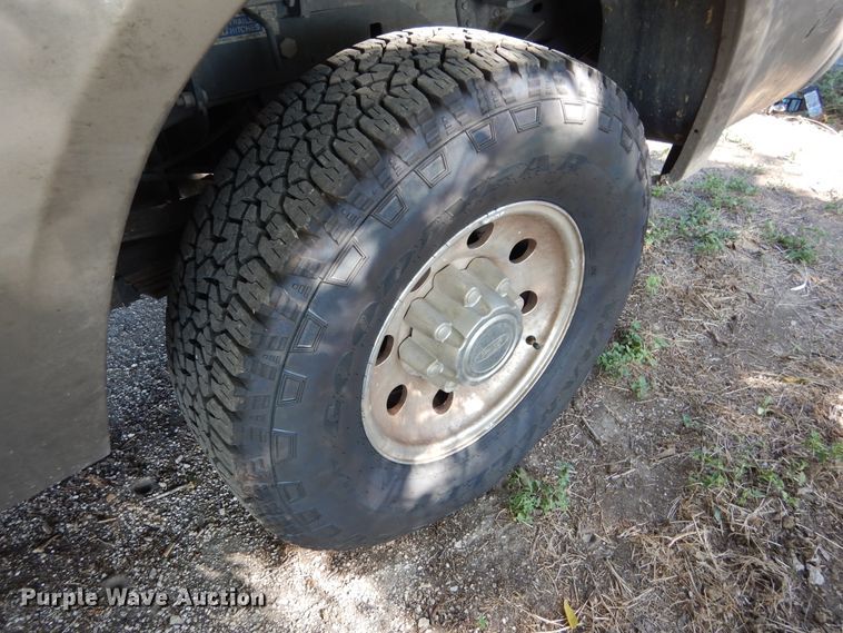 image for item DF2586 2004 Ford F250 Super Duty XLT SuperCab pickup truck