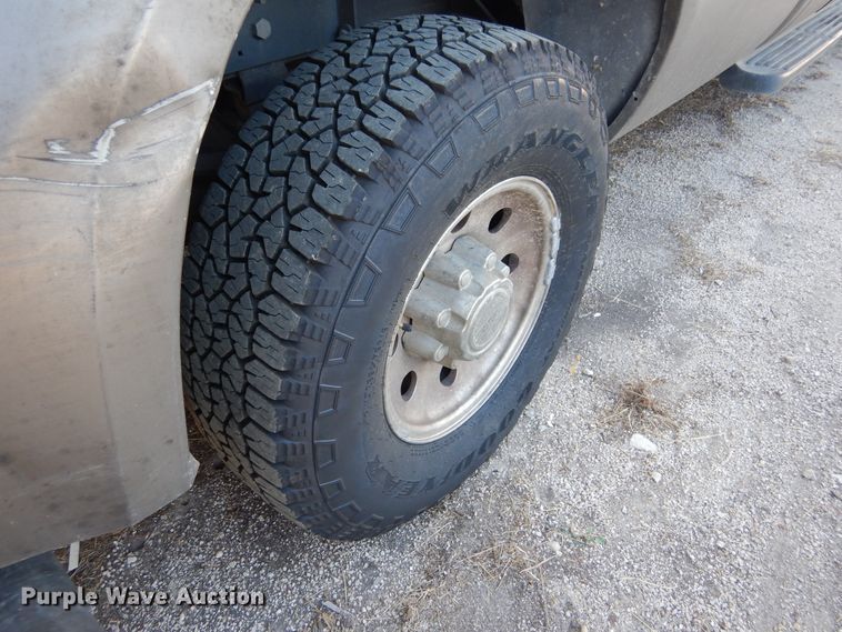 image for item DF2586 2004 Ford F250 Super Duty XLT SuperCab pickup truck