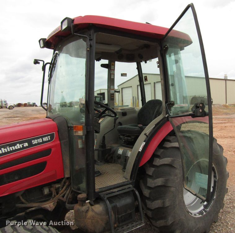 image for item DG0220 Mahindra 5010SH MFWD tractor