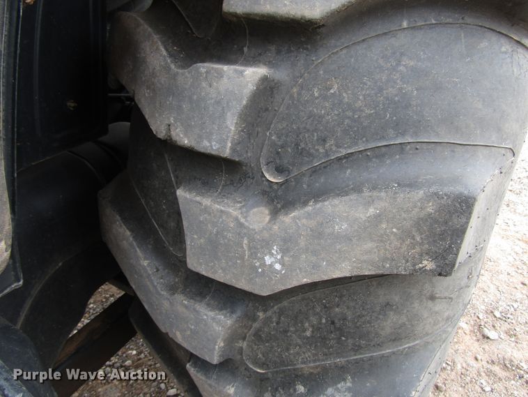 image for item DG0220 Mahindra 5010SH MFWD tractor