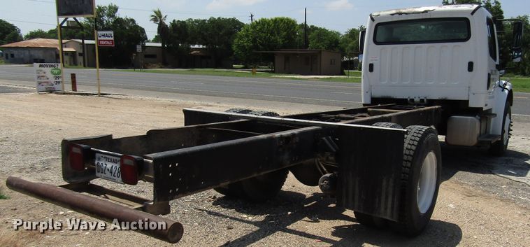 image for item DG1274 2007 Freightliner Business Class M2 truck cab and chassis