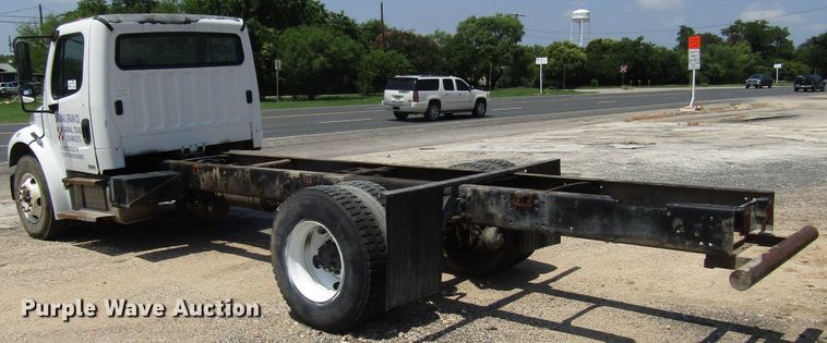 image for item DG1274 2007 Freightliner Business Class M2 truck cab and chassis