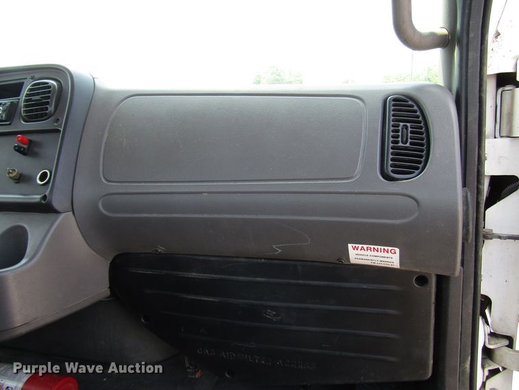 image for item DG1274 2007 Freightliner Business Class M2 truck cab and chassis