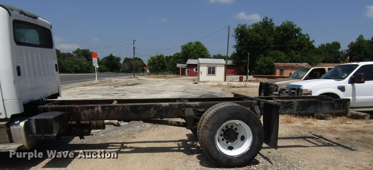 image for item DG1274 2007 Freightliner Business Class M2 truck cab and chassis