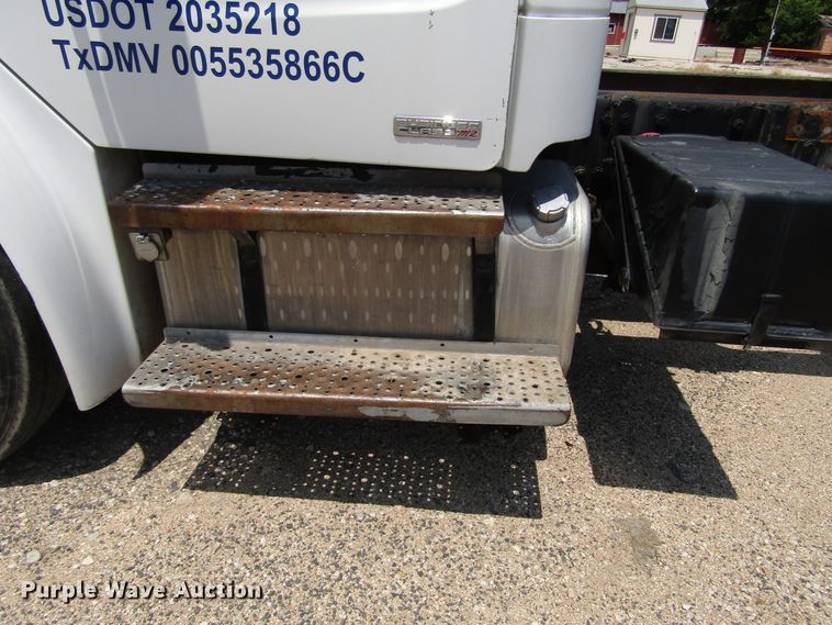image for item DG1274 2007 Freightliner Business Class M2 truck cab and chassis