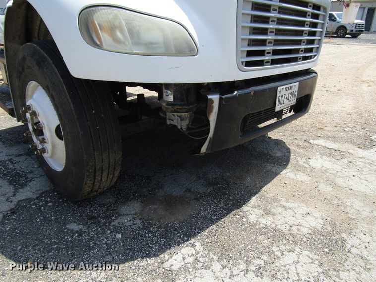 image for item DG1274 2007 Freightliner Business Class M2 truck cab and chassis